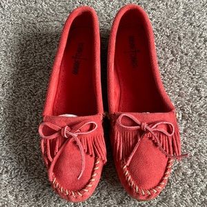 Minnetonka Hardsole Coral Moccasins